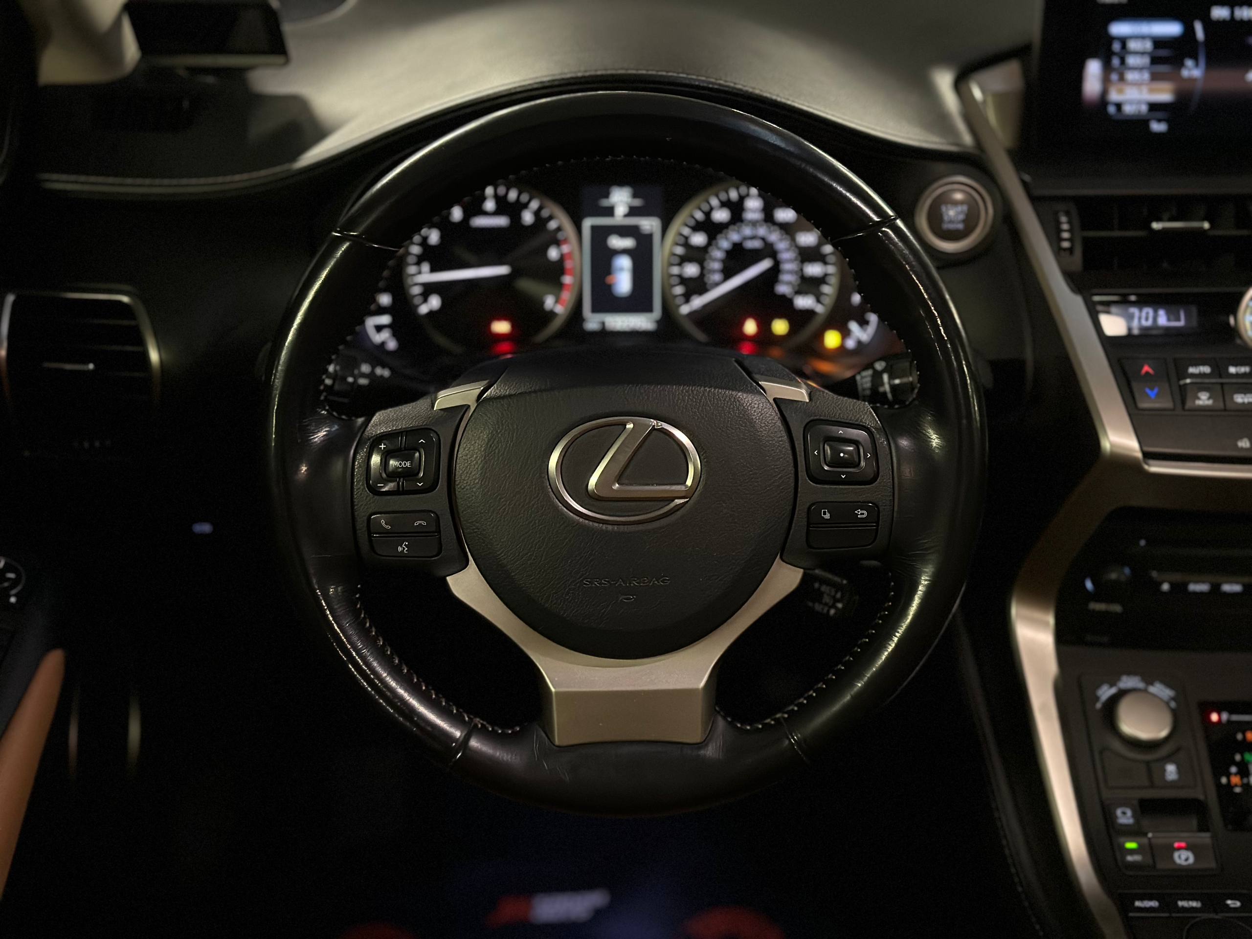 Lexus-12