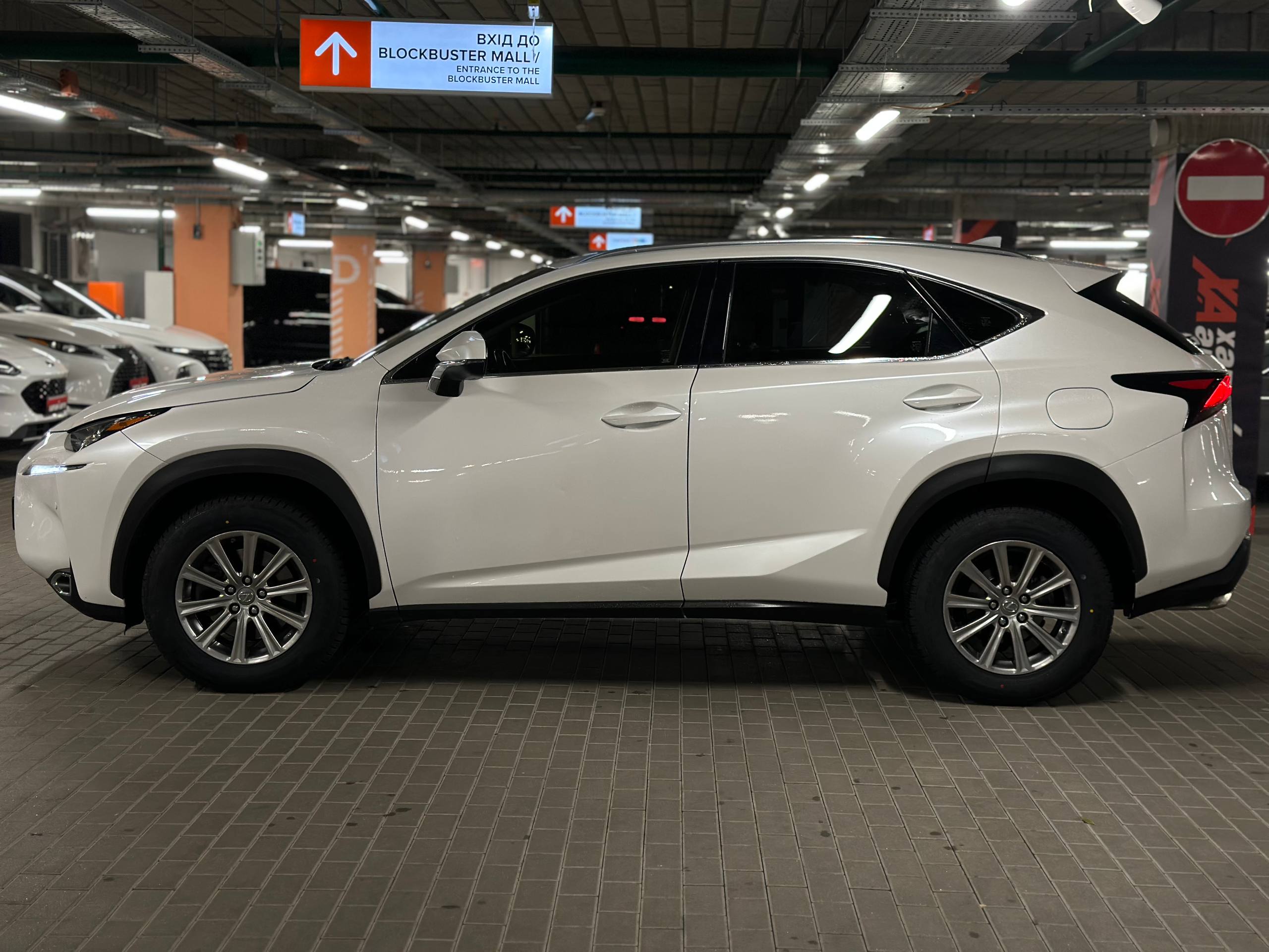 Lexus-8
