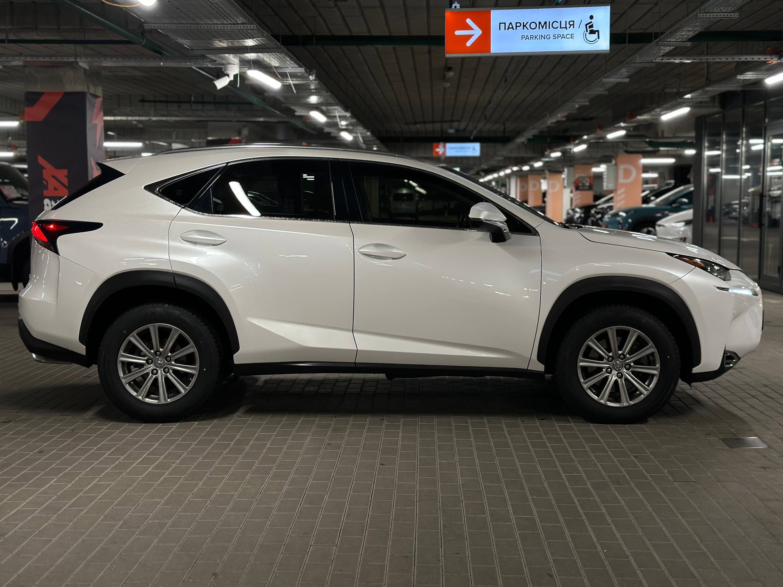 Lexus-5